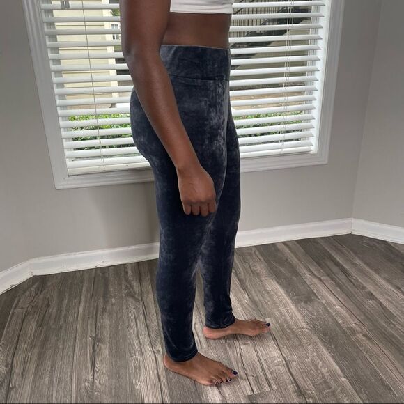 C-mode Grey Velvet Super Soft Leggings and Zip UP Hoodie Set - Picture 7 of 16